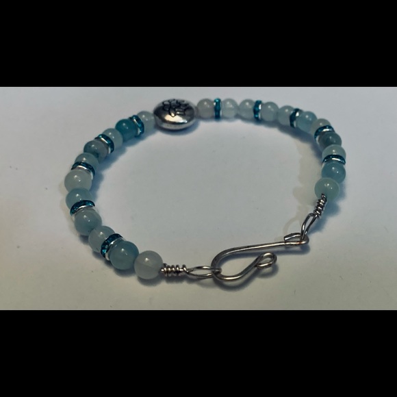 Handmade natural gemstone lotus flower bracelet - Picture 3 of 3